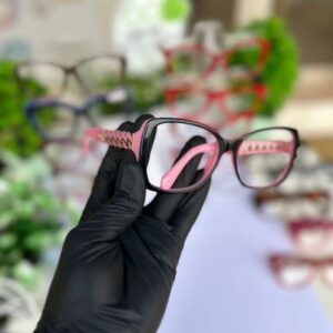 Monture Rose et Noire Femme – Élégance Moderne et Style Tendance