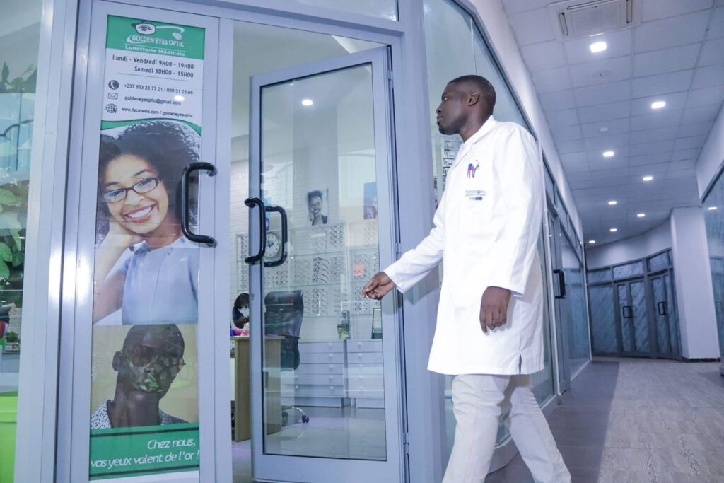 Opticien à Douala